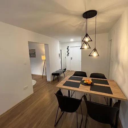 Avantgarde Apartment *