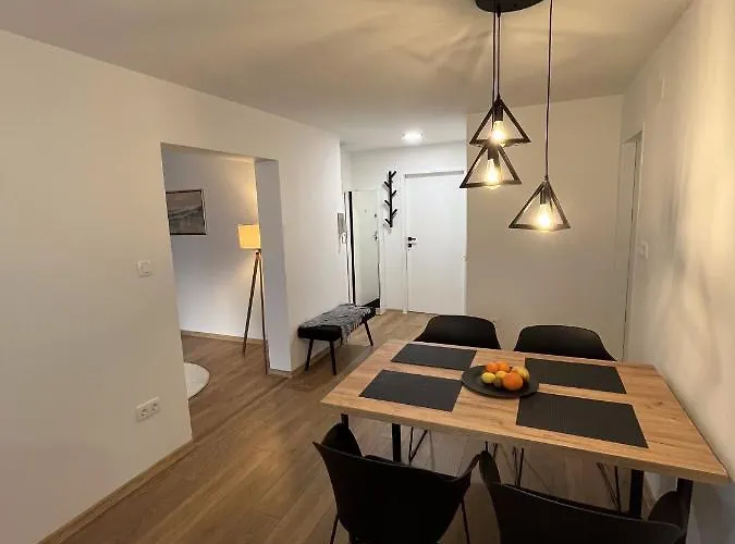 Avantgarde Apartment *